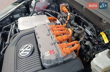 Хетчбек Volkswagen e-Golf 2015 в  фото 70 Хетчбек Volkswagen e-Golf 2015 в