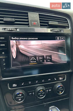 Хетчбек Volkswagen e-Golf 2019 в 