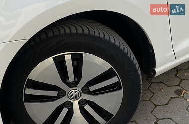 Хетчбек Volkswagen e-Golf 2017 в 