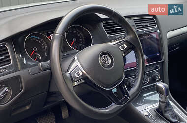 Хетчбек Volkswagen e-Golf 2017 в 
