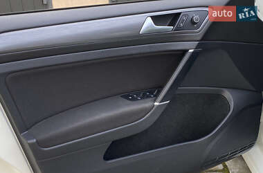 Хетчбек Volkswagen e-Golf 2017 в 