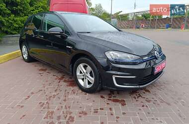 Хетчбек Volkswagen e-Golf 2015 в  фото 21 Хетчбек Volkswagen e-Golf 2015 в