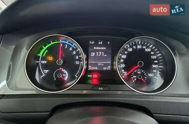 Хетчбек Volkswagen e-Golf 2015 в  фото 4 Хетчбек Volkswagen e-Golf 2015 в