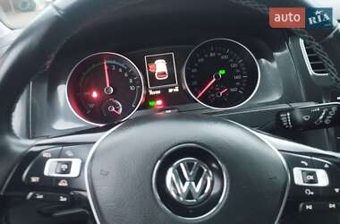 Хэтчбек Volkswagen e-Golf 2018 в 
