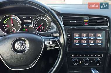 Хэтчбек Volkswagen e-Golf 2018 в 