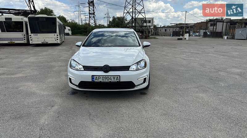Хетчбек Volkswagen e-Golf 2016 в 