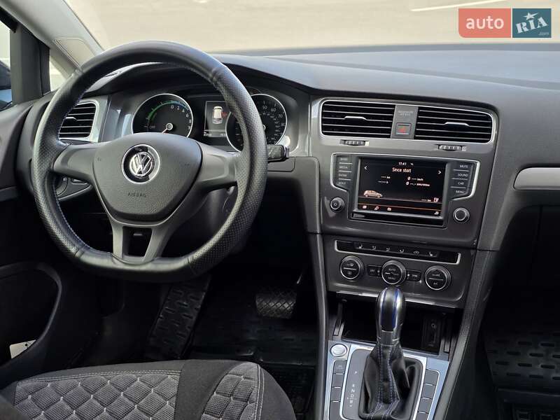 Хетчбек Volkswagen e-Golf 2015 в Тернополі