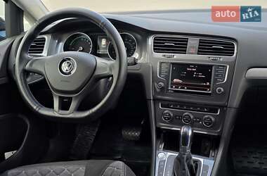 Хэтчбек Volkswagen e-Golf 2015 в 