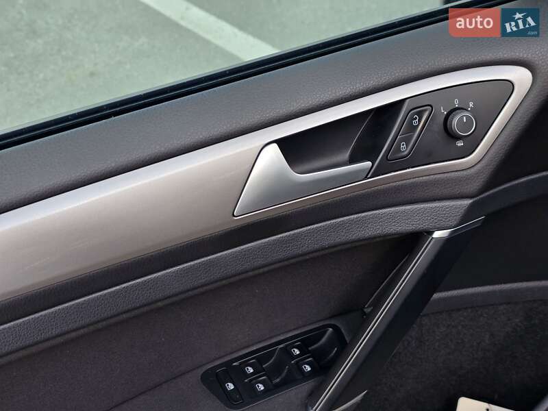 Хетчбек Volkswagen e-Golf 2015 в Тернополі