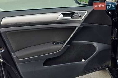 Хэтчбек Volkswagen e-Golf 2015 в 