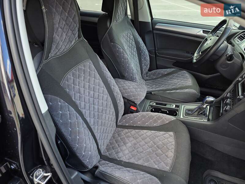 Хетчбек Volkswagen e-Golf 2015 в Тернополі