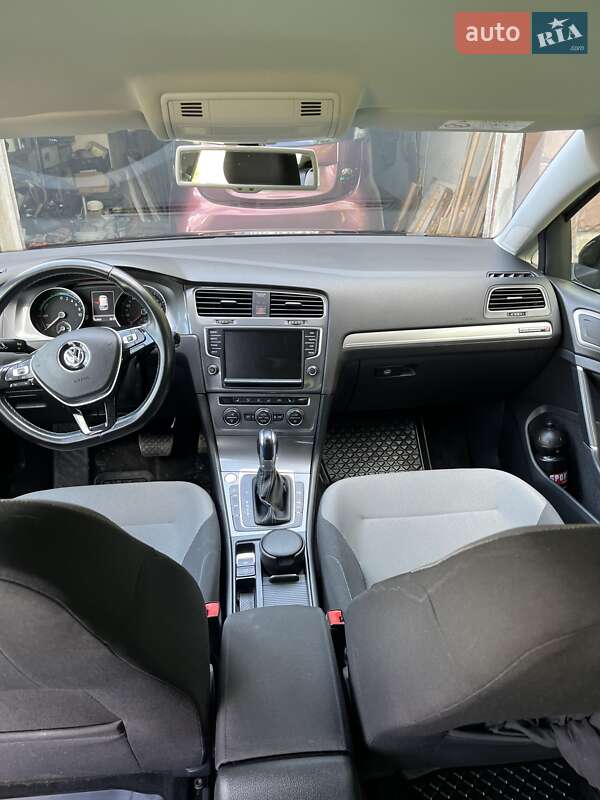 Хетчбек Volkswagen e-Golf 2015 в Тернополі