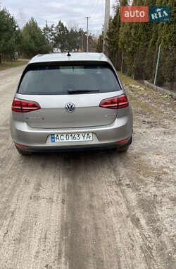 Хэтчбек Volkswagen e-Golf 2015 в 