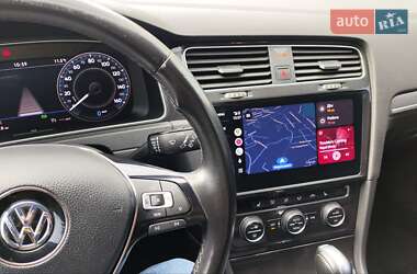 Хэтчбек Volkswagen e-Golf 2020 в 