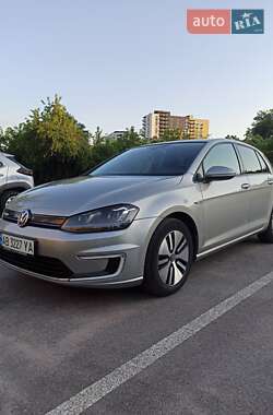 Хетчбек Volkswagen e-Golf 2015 в 
