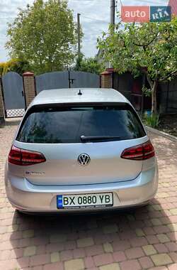Хэтчбек Volkswagen e-Golf 2015 в 