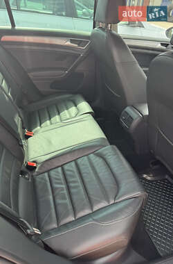 Хэтчбек Volkswagen e-Golf 2015 в 