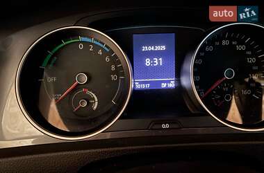 Хэтчбек Volkswagen e-Golf 2015 в 