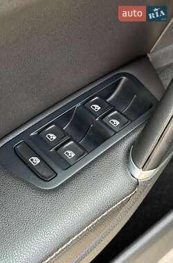 Хэтчбек Volkswagen e-Golf 2015 в 