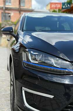 Хэтчбек Volkswagen e-Golf 2015 в 