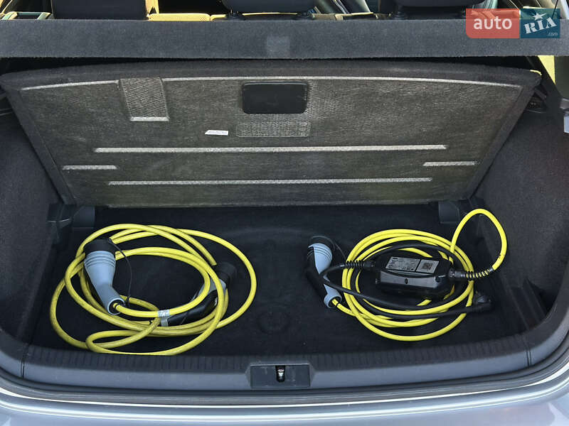 Хэтчбек Volkswagen e-Golf 2017 в Ужгороде фото 15 Хэтчбек Volkswagen e-Golf 2017 в Ужгороде