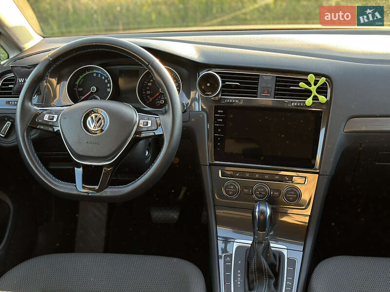 Хэтчбек Volkswagen e-Golf 2017 в Ужгороде фото 22 Хэтчбек Volkswagen e-Golf 2017 в Ужгороде