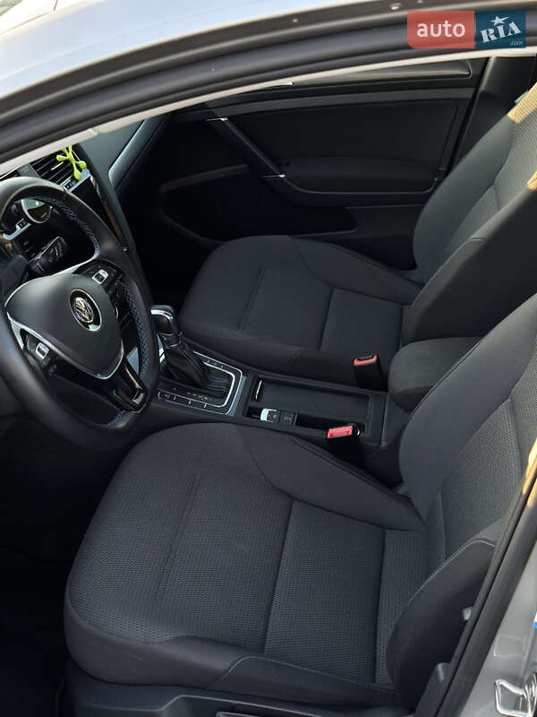 Хэтчбек Volkswagen e-Golf 2017 в Ужгороде фото 30 Хэтчбек Volkswagen e-Golf 2017 в Ужгороде