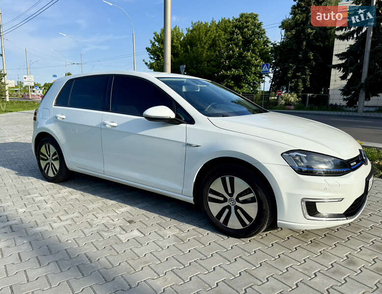 Хэтчбек Volkswagen e-Golf 2016 в Киеве