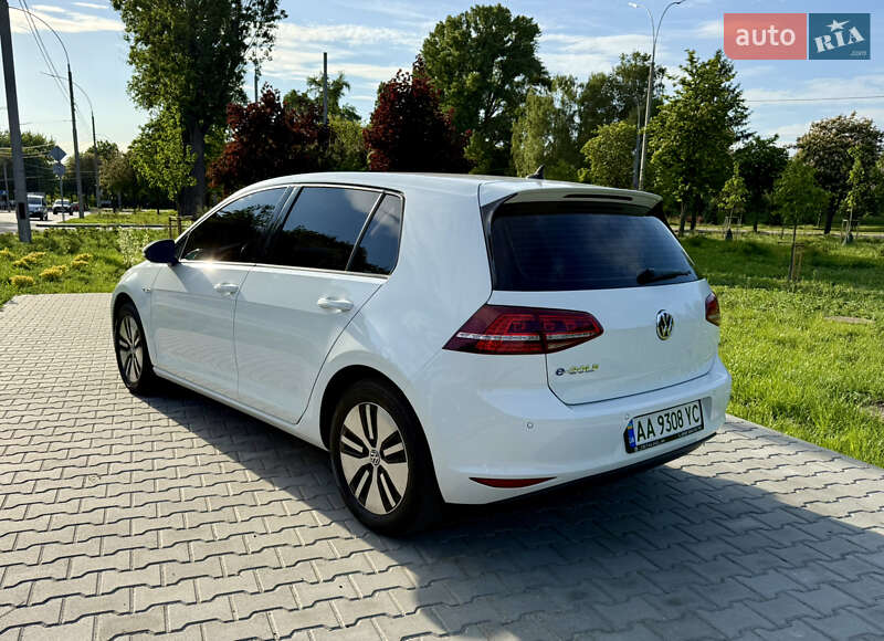 Хэтчбек Volkswagen e-Golf 2016 в Киеве