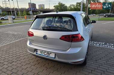 Хетчбек Volkswagen e-Golf 2016 в 