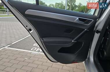 Хетчбек Volkswagen e-Golf 2016 в 