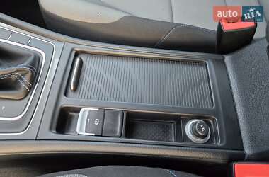 Хетчбек Volkswagen e-Golf 2016 в 