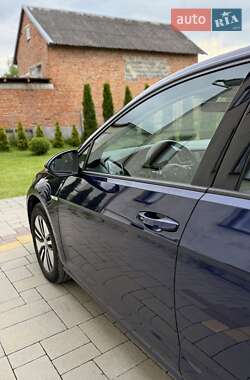 Хэтчбек Volkswagen e-Golf 2020 в 