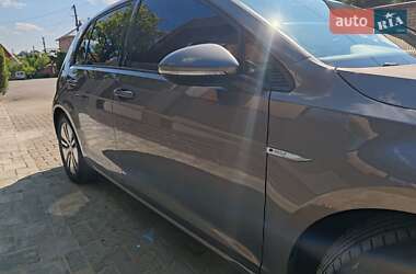 Хэтчбек Volkswagen e-Golf 2016 в 
