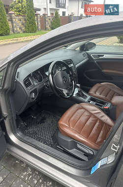 Хэтчбек Volkswagen e-Golf 2015 в 