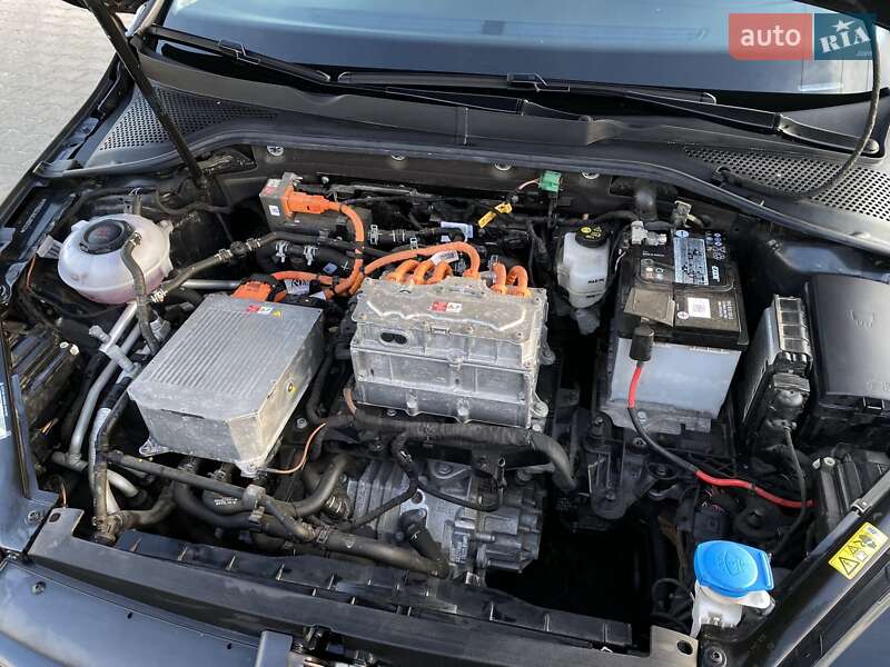 Хетчбек Volkswagen e-Golf 2020 в Хотині