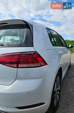 Хэтчбек Volkswagen e-Golf 2019 в 