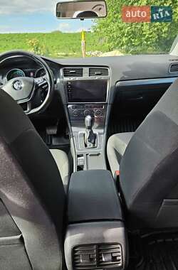 Хэтчбек Volkswagen e-Golf 2019 в 