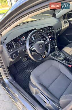 Хэтчбек Volkswagen e-Golf 2020 в 