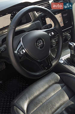 Хетчбек Volkswagen e-Golf 2018 в 