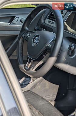 Хетчбек Volkswagen e-Golf 2018 в 