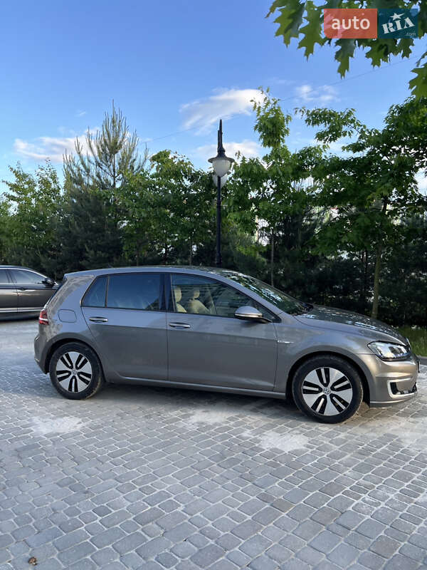 Хэтчбек Volkswagen e-Golf 2015 в Ивано-Франковске