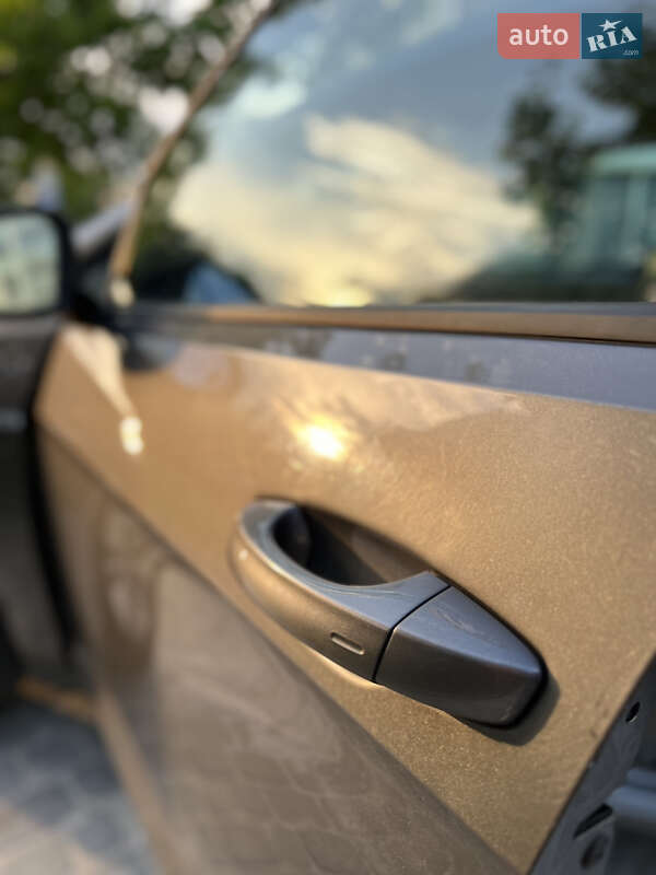 Хэтчбек Volkswagen e-Golf 2015 в Ивано-Франковске