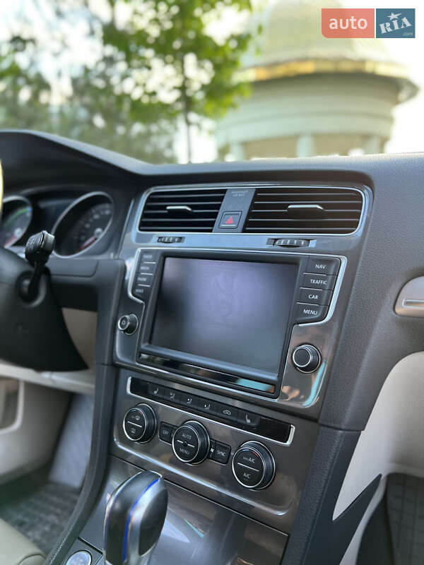 Хэтчбек Volkswagen e-Golf 2015 в Ивано-Франковске