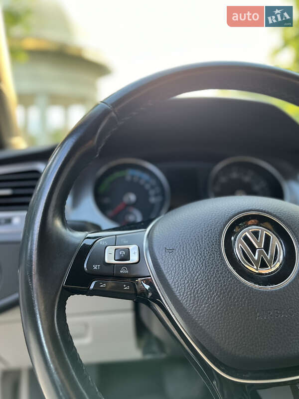Хэтчбек Volkswagen e-Golf 2015 в Ивано-Франковске