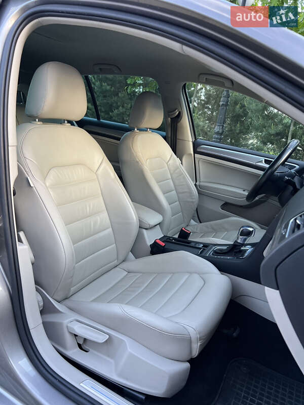Хэтчбек Volkswagen e-Golf 2015 в Ивано-Франковске
