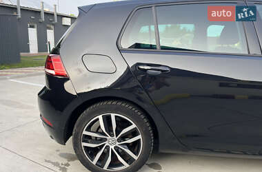 Хетчбек Volkswagen e-Golf 2020 в 