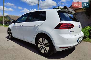 Хэтчбек Volkswagen e-Golf 2014 в 