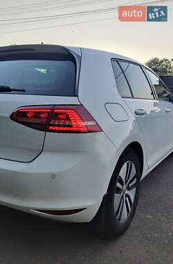 Хэтчбек Volkswagen e-Golf 2014 в 