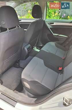 Хэтчбек Volkswagen e-Golf 2014 в 